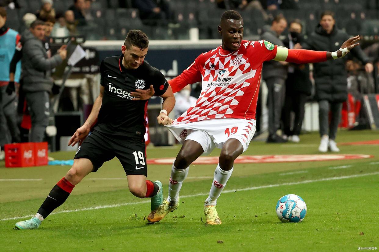 问鼎娱乐官方入口里程碑夜！法兰克福强势反弹，欧冠转会期刷纪录，媒体盛赞，球探报告显示潜力的简单介绍