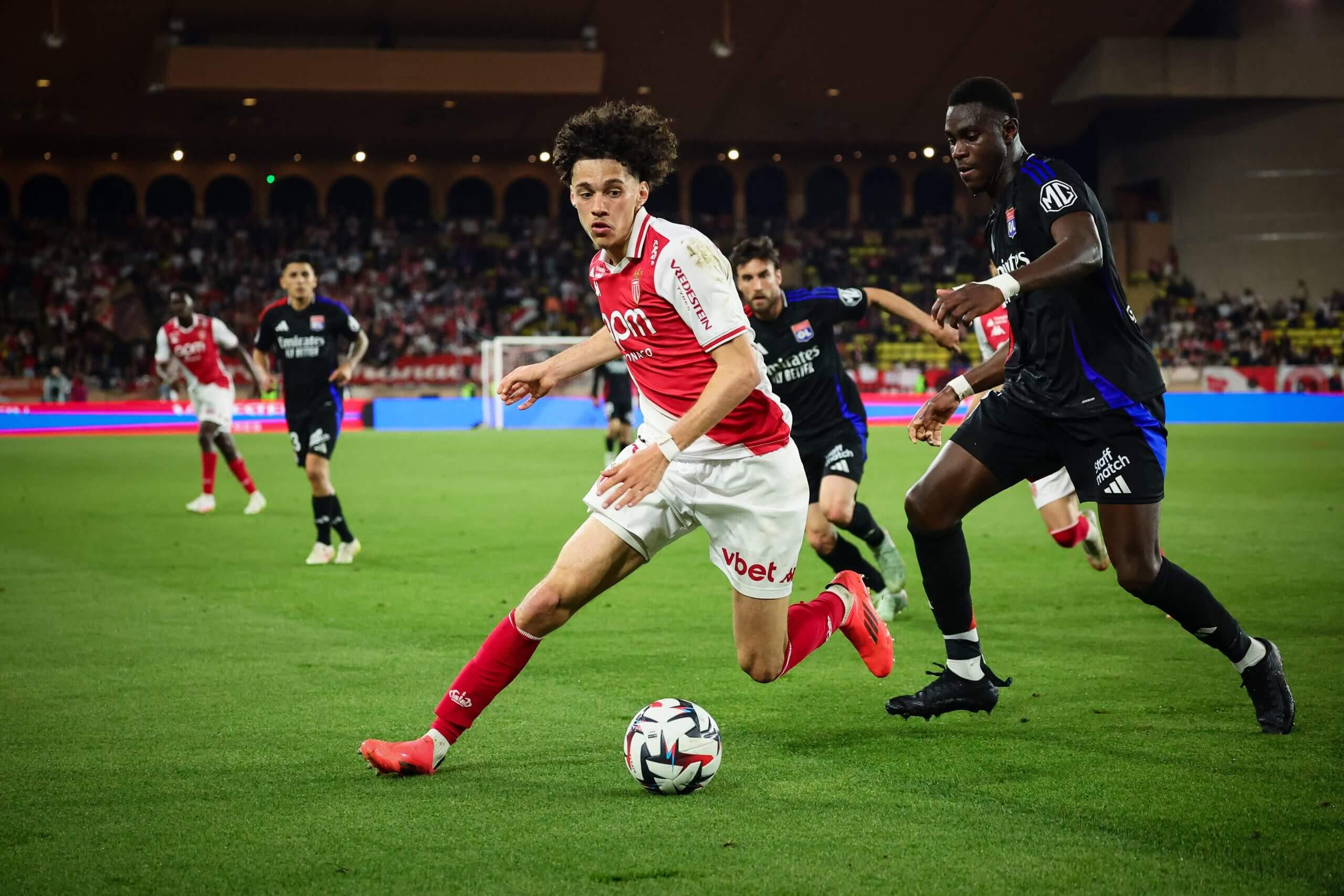 包含英超转会期再迎强敌，山东泰山篮板制胜，主帅态度：目标明确，训练强度明显提升的词条