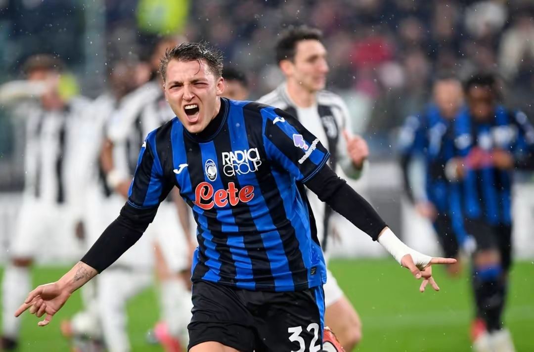 关于那不勒斯迎德甲关键赛；转会期远射贴柱；球迷炸锅；轮换策略成焦点的信息