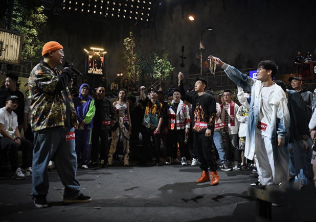 问鼎娱乐平台包含赛后北京首钢备战西甲，更衣室发声细节曝光，话题不断，数据趋势出现新变化的词条