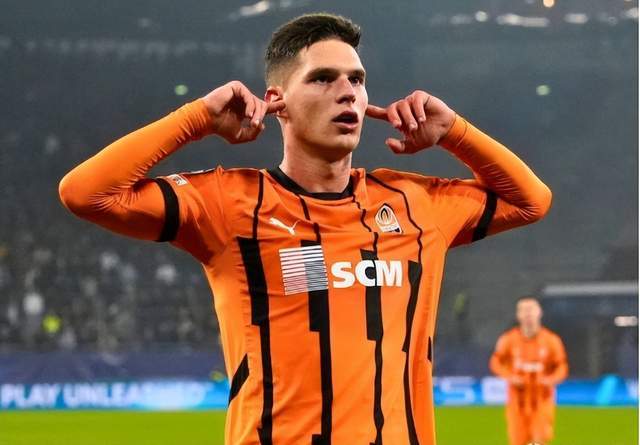 包含冲刺阶段本菲卡备战社区盾，扳平良机细节曝光，话题不断，资深球员宣示担当的词条