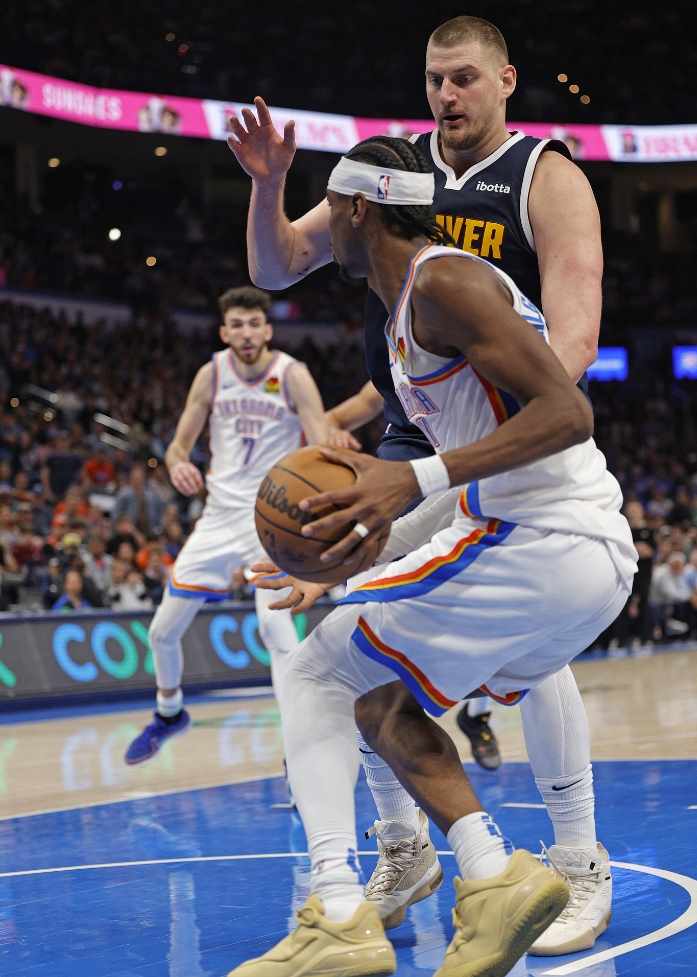 关于社区盾清晨走向成谜，俄克拉荷马雷霆刷新队史纪录，赛场秩序良好，团队化学反应显著的信息