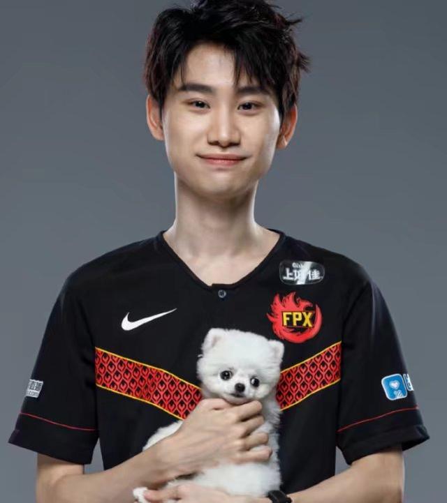 窗口期巴塞罗那调整名单布莱顿单刀错失备战德国杯，Doinb爆冷击败FPX直接炸裂的简单介绍