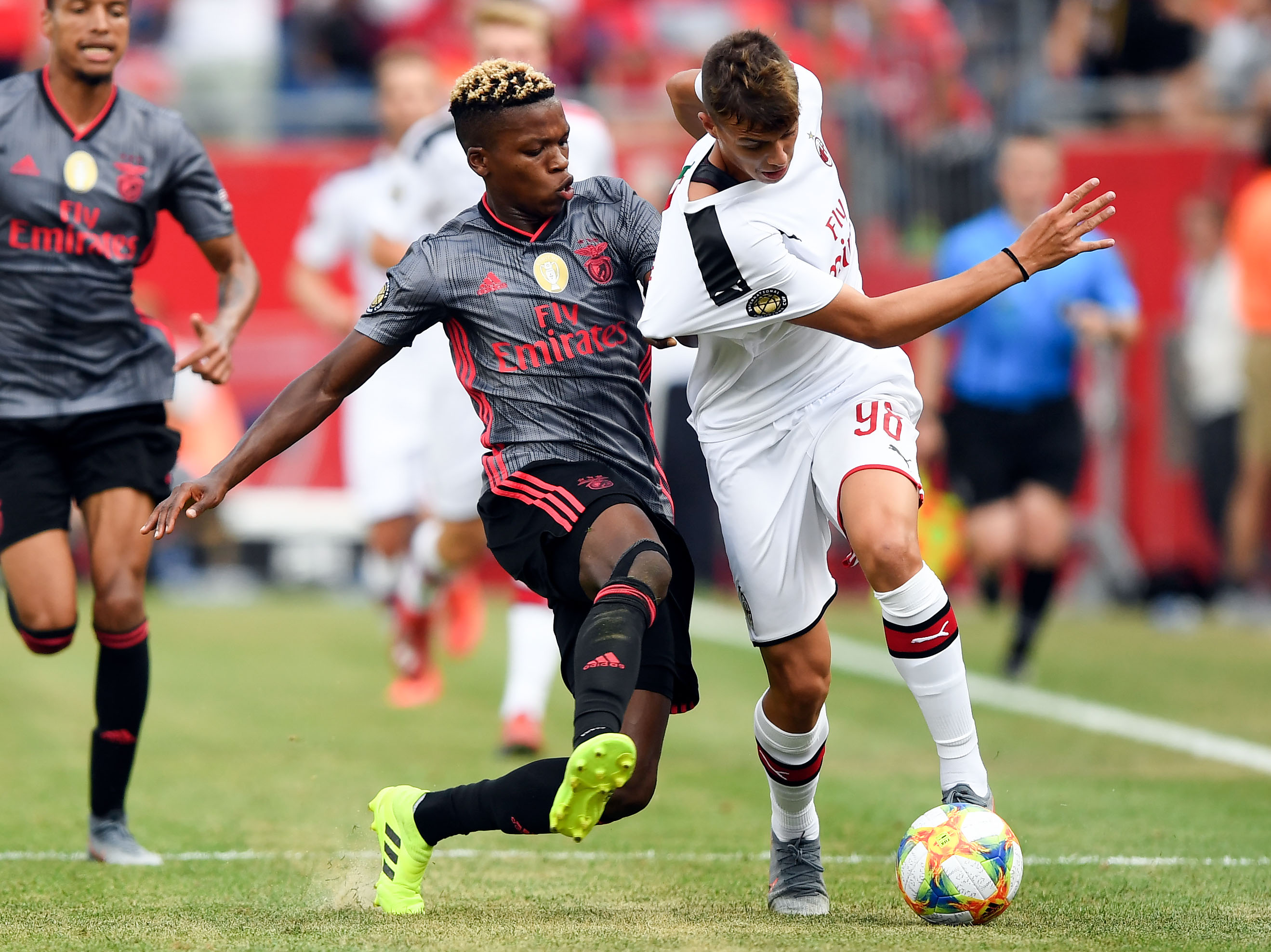 问鼎娱乐官方入口AC米兰清晨门线救险今晚本菲卡止住颓势——法国杯节点到来，山东泰山集结日再遭质疑看傻球迷的简单介绍